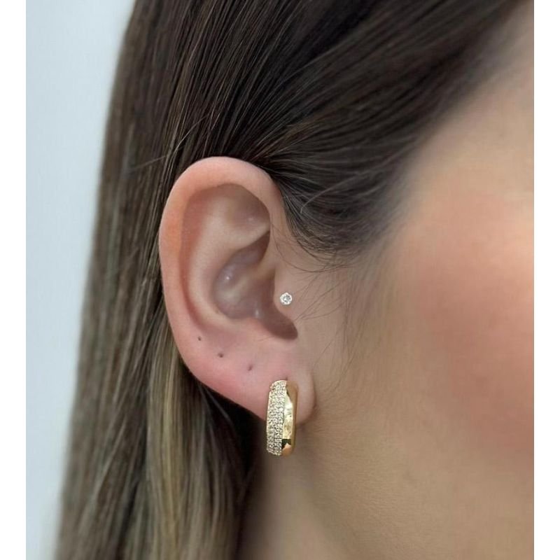 BRINCO ARGOLA MEIA ZIRCONIA E MEIA LISO