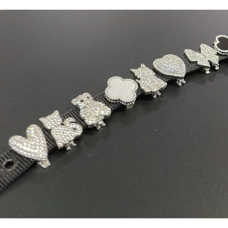 PINGENTE CLICK CACHORRO CRAVEJADO RÓDIO